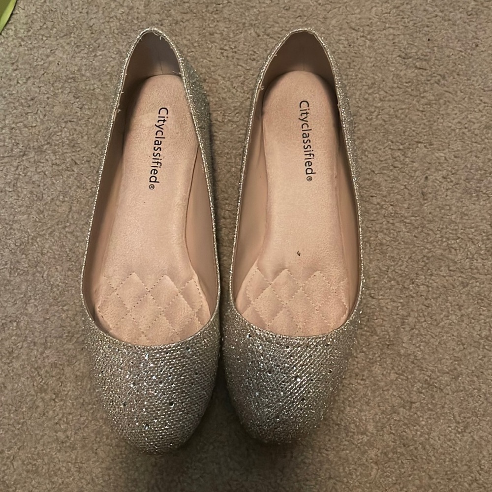 Cityclassified gold shimmery flats brand new